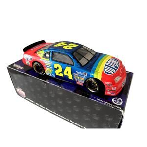 Jeff Gordon Limited Edition Winston Cup Action 1:24 Monte Carlo 1997 #24 Dupont